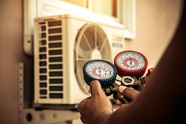 Professional Hvac technician working in Tecumseh, KS